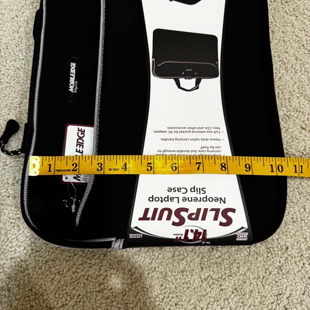 NWT Mobile Edge Black Neoprene Laptop Sleeve With Handles Fits 14.1" Screens - Picture 10 of 11